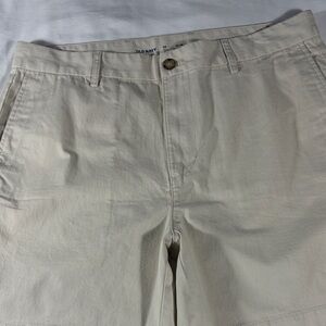 Old Navy mens beige slim fit flat front 6" chino shorts - size 36 Tall